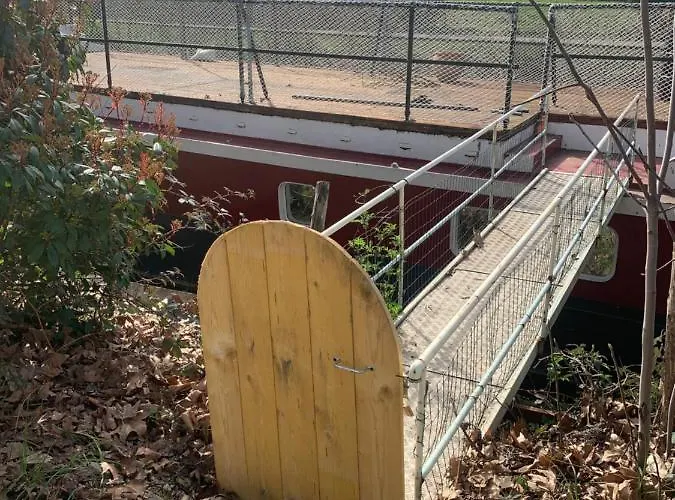 Dans Peniche Un Air De Bateau-hôtel Toulouse