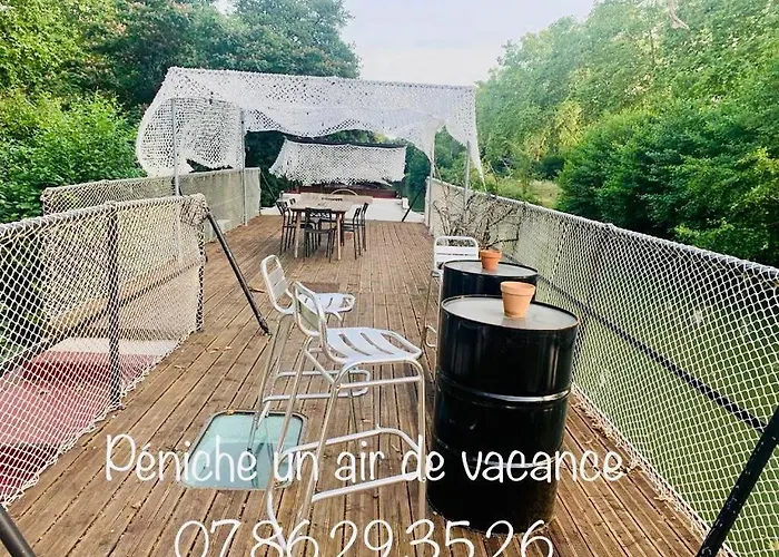 Bateau-hôtel Dans Peniche Un Air De