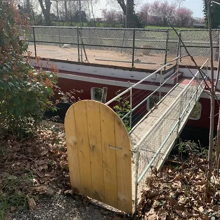 Dans Peniche Un Air De Båthotell Toulouse